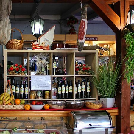 Restaurant&rooms Visovac - best value Skradin Buitenkant foto