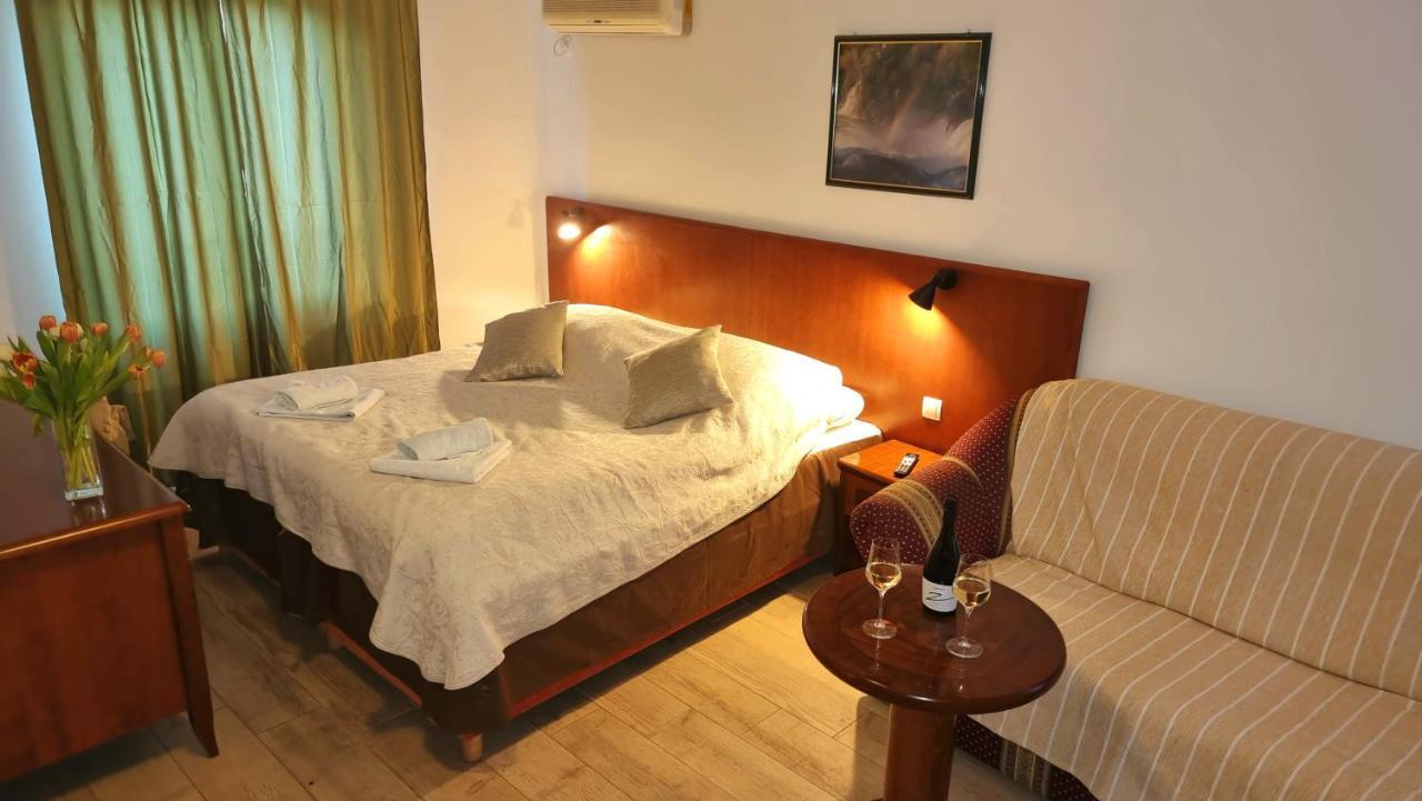 Restaurant&rooms Visovac - best value Skradin Buitenkant foto