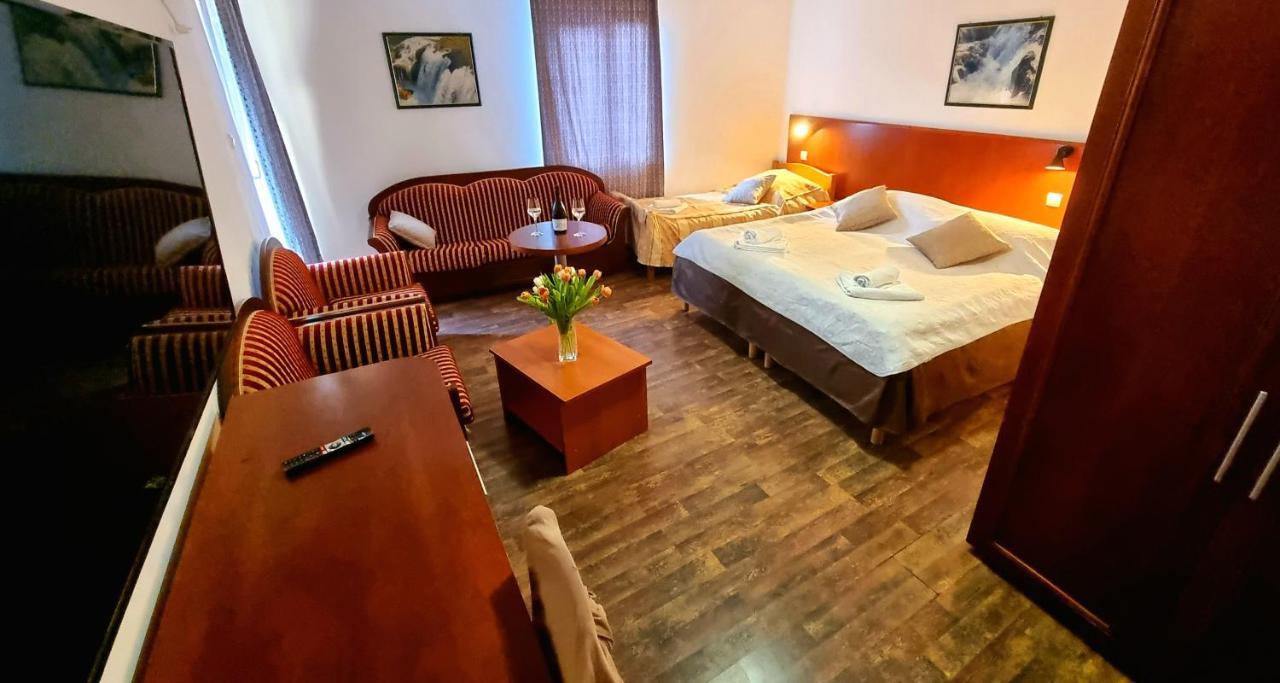 Restaurant&rooms Visovac - best value Skradin Buitenkant foto