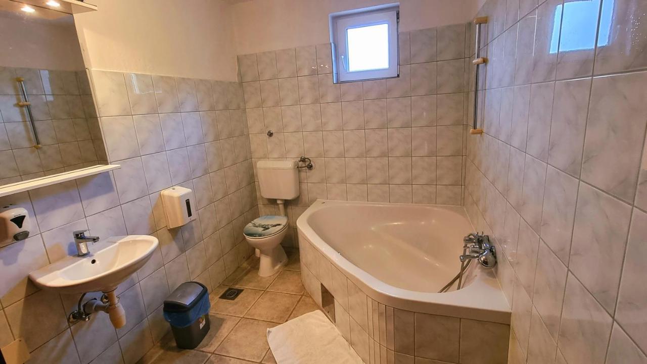 Restaurant&rooms Visovac - best value Skradin Buitenkant foto