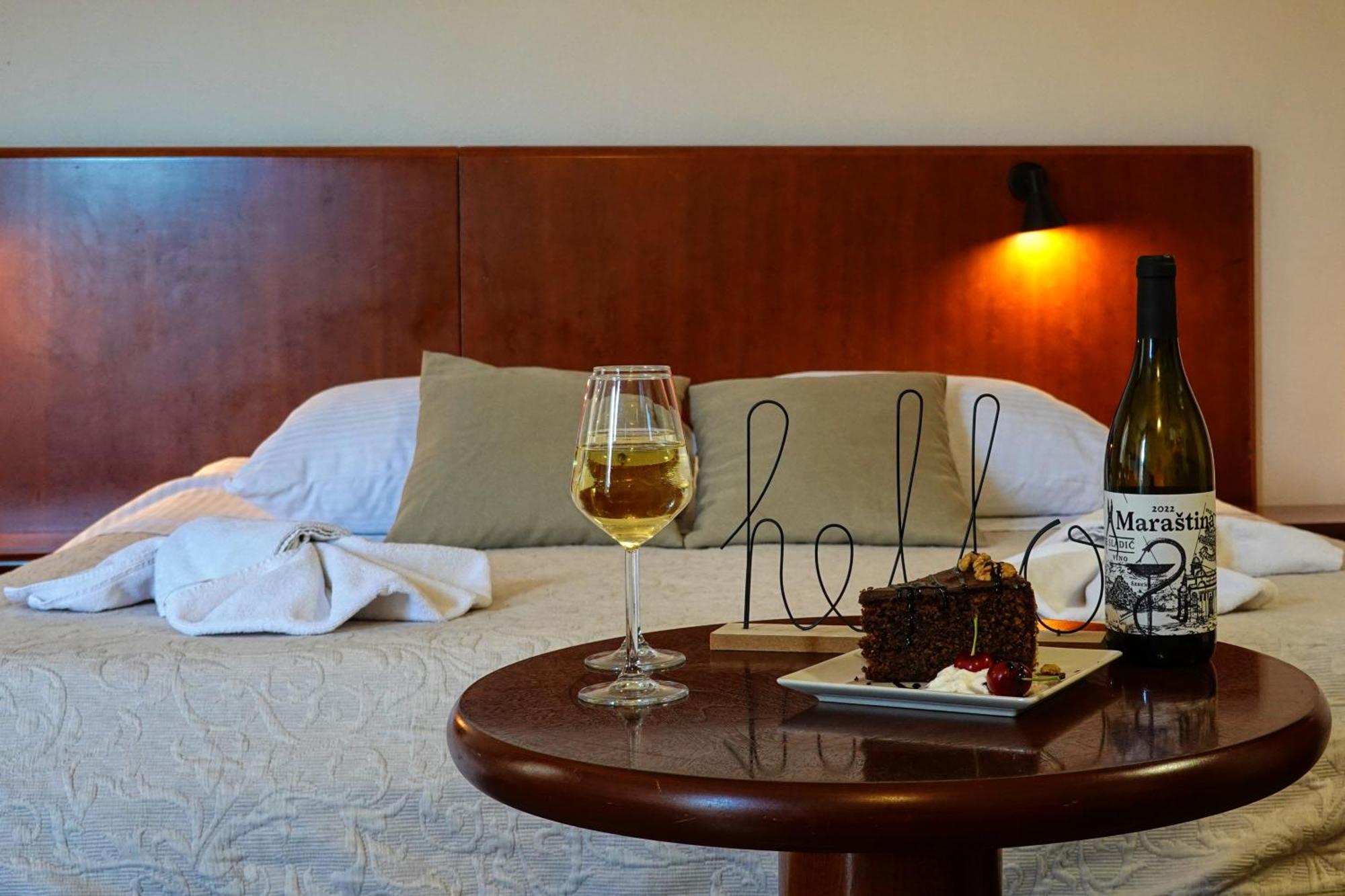 Restaurant&rooms Visovac - best value Skradin Buitenkant foto